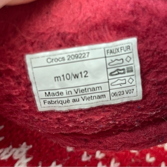 Crocs Classic Cozzzy Sandals Women 12 Men 10 Fuzzy Slippers Holiday Sweater - Picture 7 of 8